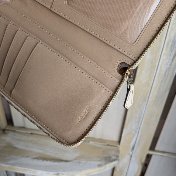 Coach Print Wallet - Picture 12 of 16